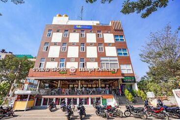 Fabhotel Grand Vista Inn Nr Bhartiya Mall Mall Of Bengaluru