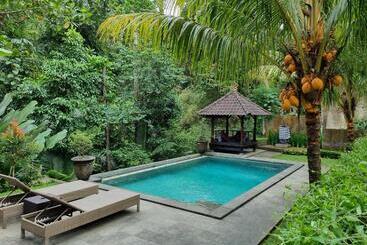 膳宿费 Mambul Garden Private Villa