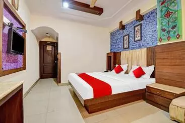 Hotel Flagship S S G Residency