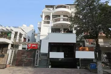 Oyo Flagship 2173 Hotel Sebastian White