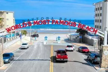 Huoneistohotelli 3rd Floor Balcony Beach View Studio Condo In The Beach Club