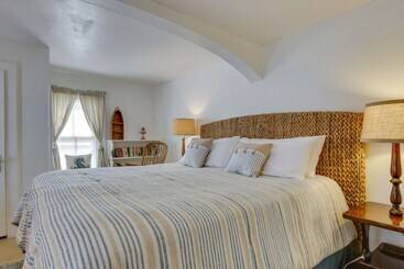 Kır Evi Chincoteague Home W/ Pool Walkable Location!