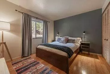 コテージ Cozy Pet Friendly Cabin In Lake Tahoe By Sierra Getaways