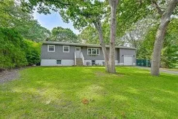 コテージ Hampton Bays Retreat: Walk To Squires Beach!