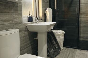 Lovely 1 Bed Lodge In Haverfordwest With Views