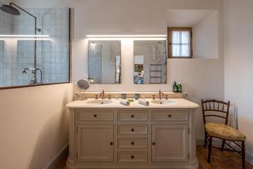 بنسيون La Bastide De Clara