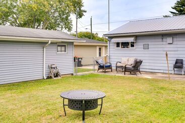 Cabane Pet Friendly Ohio Retreat W/ Patio & Fire Pit!