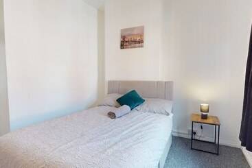 اقامتگاه Amazing And Immaculate 2 Bed House In Manchester