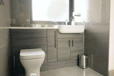 Residens Hollywood Vibes In Pembrokeshire