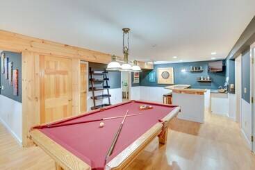 بيت ريفى Serene Monterey Home W/ Deck Near Skiing & Hiking!