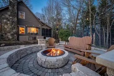 Mökkimajoitus Near Highlands: 36 Acre Scaly Mountain Lodge