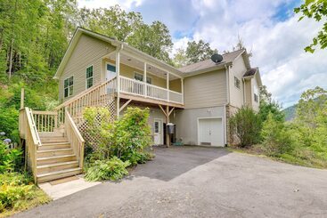 Vakantiehuisje Black Mountain Retreat W/ Hot Tub + Mountain Views