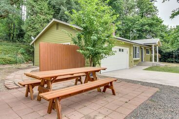 Cabane Charming Oregon Home W/ Private Pickleball Court!