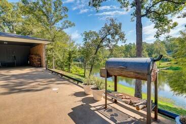 Casa Rural Lakefront Retreat In Jefferson W/ Screened Porch!