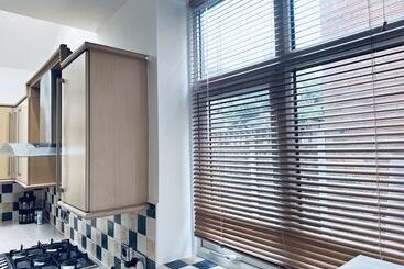 Residenza Impeccable 3 Bed House In Nottingham Central