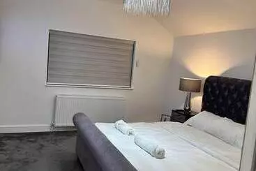 اقامتگاه Serenity Haven 4 Bed With Hottub,games,gym & More