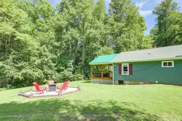 コテージ Weaverville Retreat W/ Private Hiking Trail!