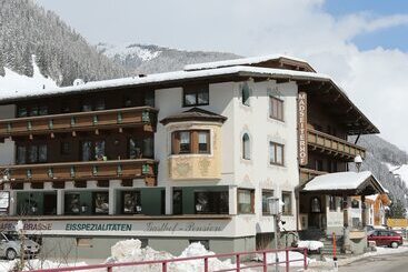 ホテル Gasthof Pension Madseiterhof