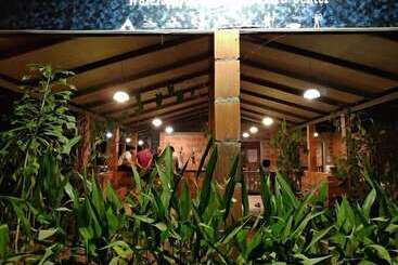 Hotel Camp Riveredge Paradise