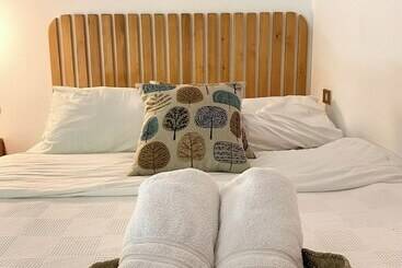 تختخواب و صبحانه Mayouli Nature Retreat