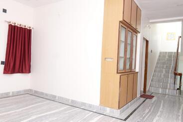 פנסיון Sris Guest House