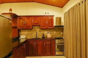 Majatalo Thisath Villa