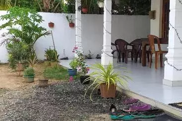 Pensió Mirissa Home Guest