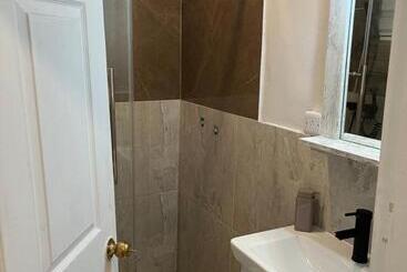 مبيت وإفطار Dramani Villa