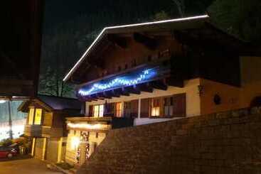 ホテル Forellenstube