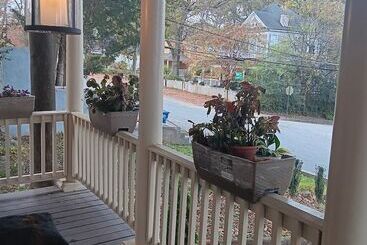 تختخواب و صبحانه Downtown Abbey @ Dodd