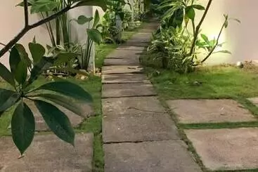 هتل Bahandi