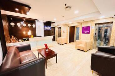 Corus Hotel & Banquets   Sector 14, Gurgaon Couple Friendly