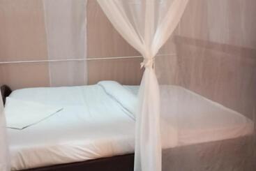 تختخواب و صبحانه The White Rock 2023