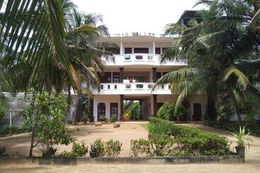 Lomakeskus Opera Beach Inn