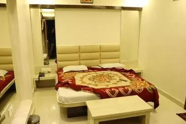 Hotel Sahil 4 Min Distance From Dargah