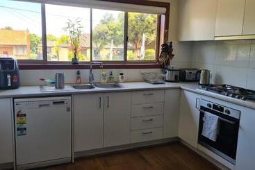 פנסיון Clayton Living Town House At Monash Doorstep