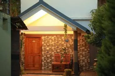 Hotel Edakkal Home Stay