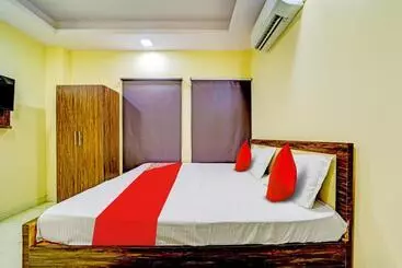 Oyo The Happy Land Hotel & Cafe