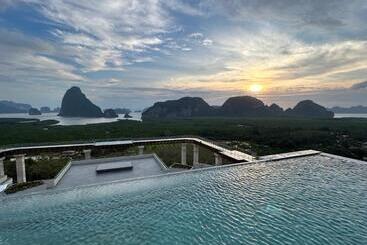 Resort Beyond Skywalk Nangshi