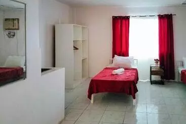 Hotelli Reddoorz At Rio Bella Lacson St Bacolod