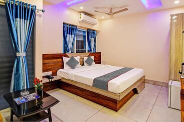 Hotel Townhouse The Grand Touch & The Royal Touch