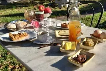 Majatalo Chambre D Hôte 1787 : Les Terrasses Des Pyrénées