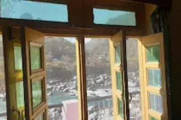 ホテル Green Valley, Tiuni