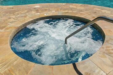 מלון דירות Prime Location! Walk To Beach, Shops & Dining!