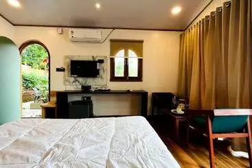 Otel Lotus Lakeshore Homes