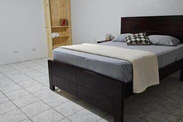 پانسیون Hostal Urbano