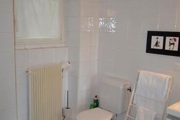 Pensão Room In Guest Room   Maison Lamerique Welcome You To One Of Their Rooms Dogs Are Also Welcomed