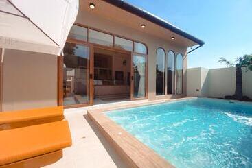 Resort Sirava Kohlarn สิราวา เกาะล้าน