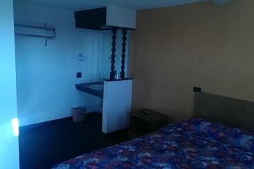 ホテル Airport Lodge Wichita Kansas