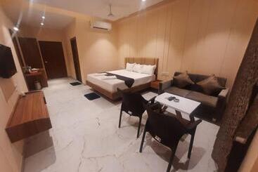 هتل Bengal Tourism Services